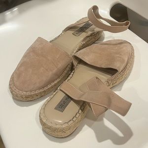 SOLD‼️ Steve Madden Beige Espadrille Suede Flats - size 10